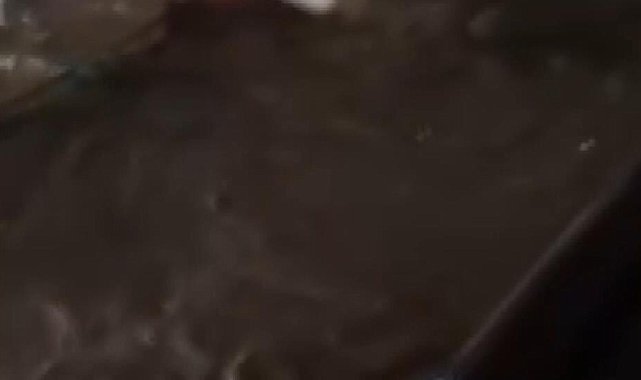 Sarıyer'de selde sürüklenen otomobil, bariyerde durdu