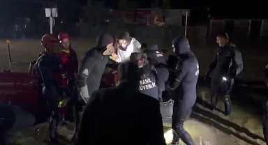 Sarıyer'de stüdyoda mahsur kalan Demet Özdemir botla kurtarıldı