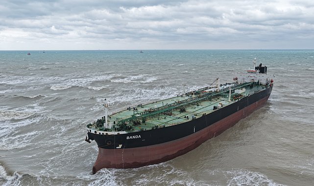Sarıyer'de sürüklenen tanker havadan görüntülendi