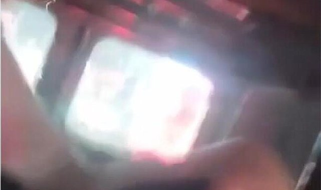 Sarıyer'de trafikte aracın camını kırdı; çocuğun ağladığı anlar kamerada