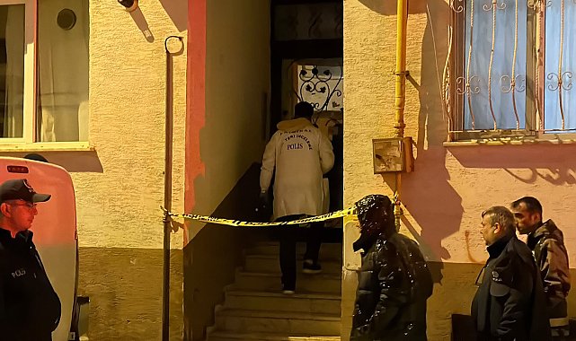 Sevgilisiyle birlikte yaşadığı evde göğsünden bıçaklanıp öldü