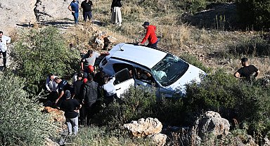 Seyir terasında 30 metreden yuvarlanan otomobilin sürücüsü yaralandı
