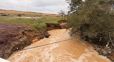 Şile'de etkili olan sağanak sonrası köprüde hasar oluştu