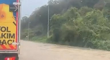 Şile'de sağanak etkili oluyor; yollar göle döndü