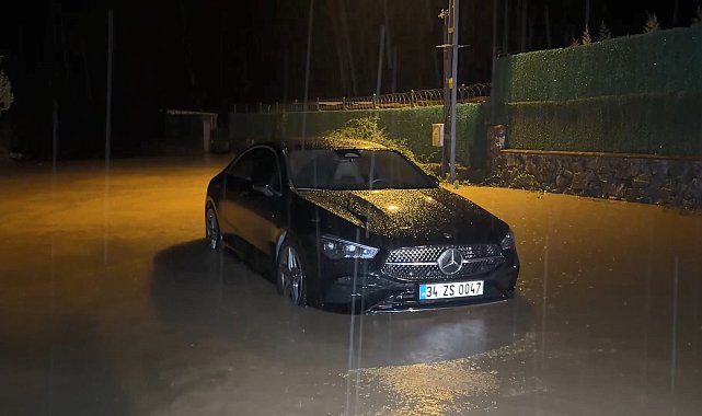 Şile'de sağanak nedeniyle otomobilde mahsur kalan 2 kişi kurtarıldı