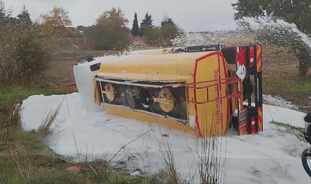 Silivri'de yakıt yüklü tanker şarampole devrildi