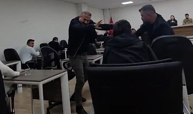 Silopi Belediyesi meclis toplantısında kavga