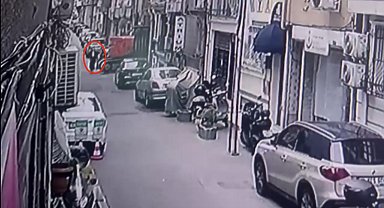 Şişli'de çatıdan düşerek ölen Kazakistanlı kadının son görüntüleri; ev arkadaşıyla sevgilisi serbest bırakıldı