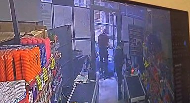 Şişli'de otomobil marketten çıkan müşteriye çarptı