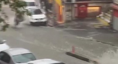 Şişli'de sel sularına kapılan kadın son anda kurtarıldı