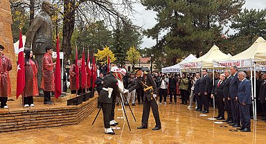 Sivas'ta çelenk töreni öncesi sağanak bastırdı