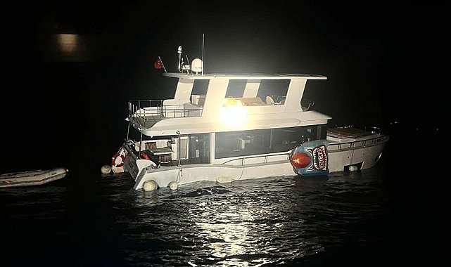 Su alıp batma tehlikesi geçiren teknedeki 2 kişi kurtarıldı