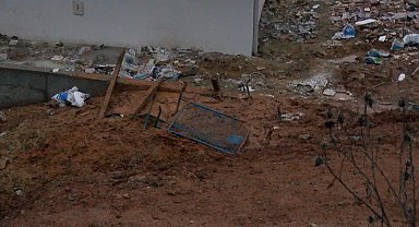 Sultanbeyli'de çamura batan anne ve çocuğunu itfaiye ekipleri kurtardı