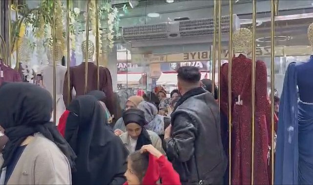 Sultangazi'de uygun fiyatlı kıyafet kampanyası nedeniyle izdiham yaşandı; 1 kişi baygınlık geçirdi