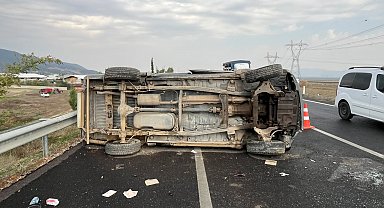 Takla atan kamyonetteki aynı aileden 4 kişi yaralandı