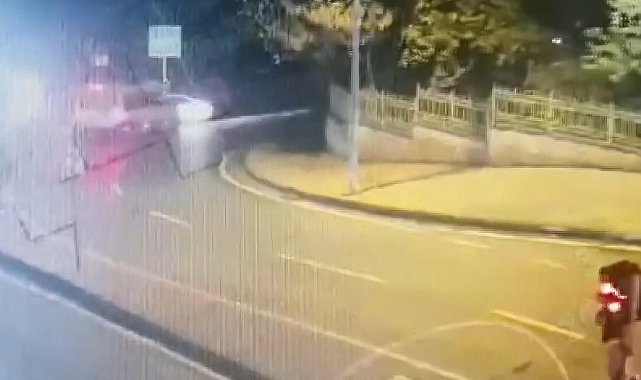 Taksim'de kaza sonrası servis şoförünü alıkoyup 80 bin lirasını gasbettiler