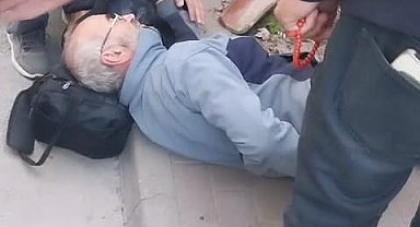 Tamir ettiği çatıdan düşüp yaralandı