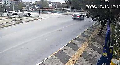 Tekirdağ'da iki otomobil kavşakta çarpıştı; 1 yaralı
