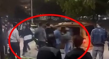 Tekmeli yumruklu kavga kamerada