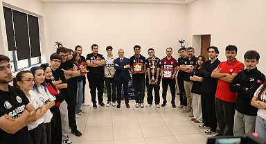 TEKNOFEST şampiyonları yemekte bir araya geldi