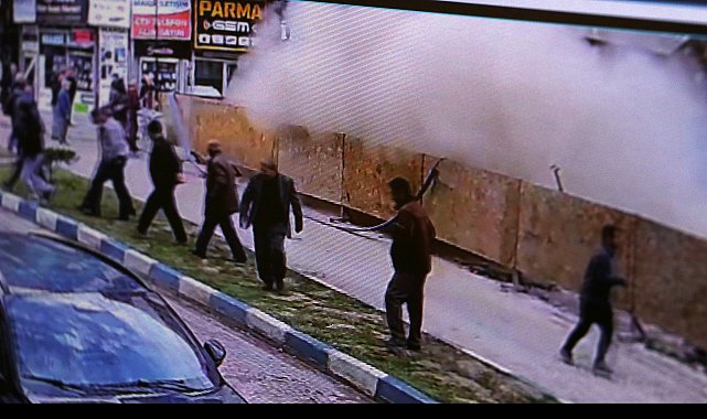 Temel kazısı sırasında bitişikteki lokanta çöktü