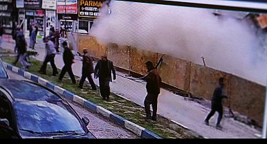 Temel kazısı sırasında bitişikteki lokanta çöktü