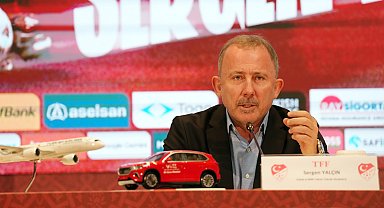 TFF: Tüm milli futbolcularımız, Sergen Yalçın ve teknik ekibinin kendileriyle yaptığı fikir alışverişinden büyük memnuniyet duyduklarını belirtmektedir