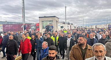 TIR şoförleri, Schengen vizesi sürecinde yaşadıkları sorunları dile getirmek için kontak kapattı