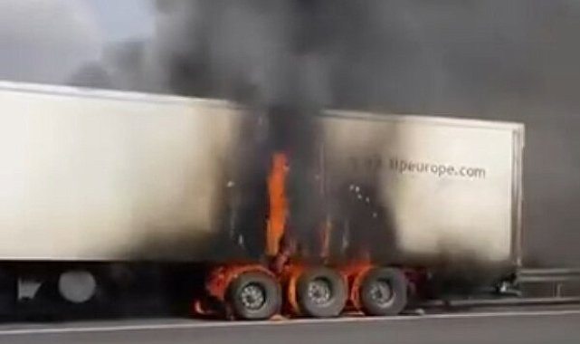 TIR'da çıkan yangın söndürüldü