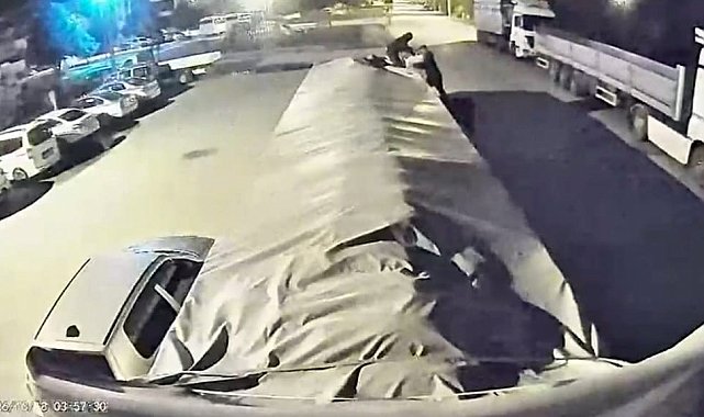 TIR'dan şeker hırsızlığı kamerada