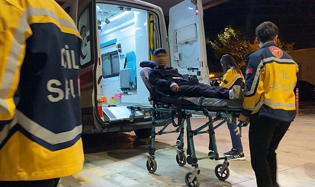 Topu almak için duvardan atlayan genç dikenli tellere takılıp ağır yaralandı