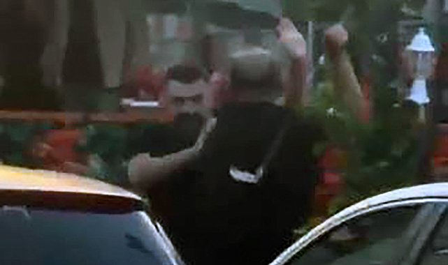 Trafikte tartıştığı kişiye sopayla vurduktan sonra takip edip yine saldırdı