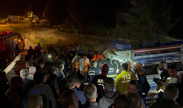 Traktörlele kamyonet çarpıştı; 1 ölü, 1 yaralı