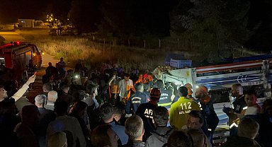 Traktörlele kamyonet çarpıştı; 1 ölü, 1 yaralı