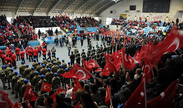 Trakya'da Cumhuriyet Bayramı kutlamaları hava muhalefeti nedeniyle salonlarda yapıldı