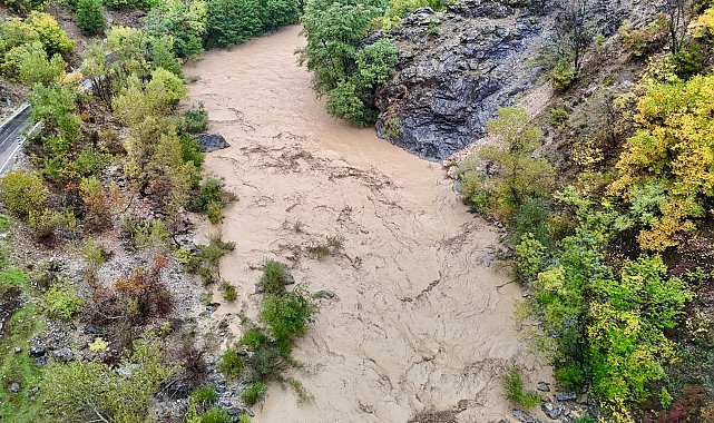 Tunceli'de sağanakla debiler yüzde 30 arttı, valilik 'uzak durun' uyarısı yaptı
