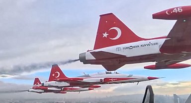 Türk Yıldızları'nın gözünden selamlama uçuşu