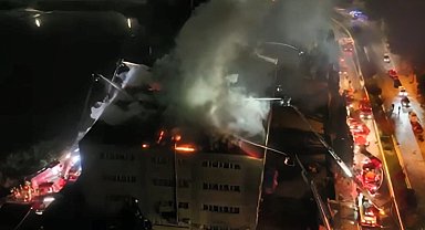 Tuzla'da ayakkabı fabrikasında yangın; ekipler alevlere müdahale ediyor -1