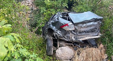Uçuruma yuvarlanan otomobilin sürücüsü ağır yaralandı