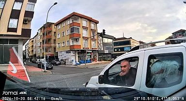 Ümraniye'de trafikte yol verme tartışması; 'Arabanı parçalarım senin'