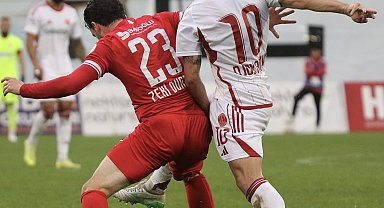 Ümraniyespor - Boluspor maçı yağmur nedeniyle yarıda kaldı