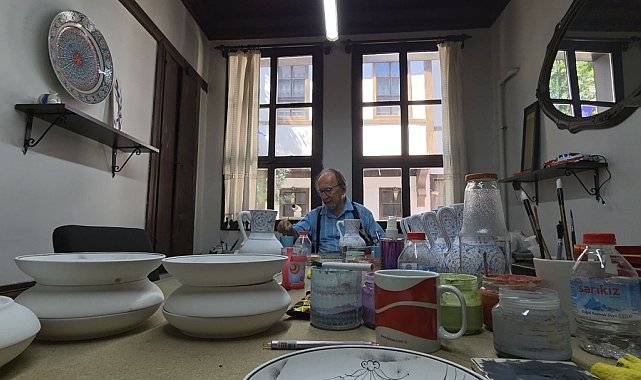 UNESCO 'Yaşayan İnsan Hazinesi' ödüllü Mehmet Gürsoy: Çini göz musıkisidir; notaları ise laleler ve güllerdir