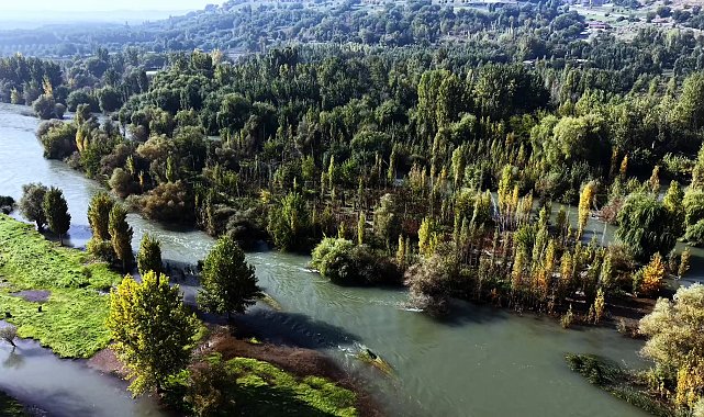 UNESCO listesindeki Hevsel Bahçeleri'nde sonbahar renkleri havadan görüntülendi