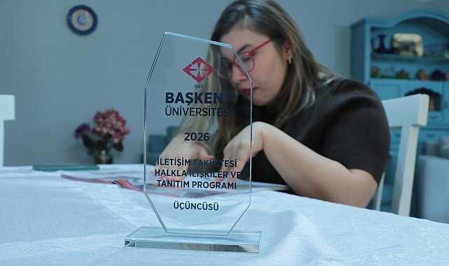 Üniversiteyi dereceyle bitiren serebral palsili Duru'nun hayali akademisyen olmak