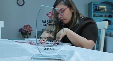 Üniversiteyi dereceyle bitiren serebral palsili Duru'nun hayali akademisyen olmak