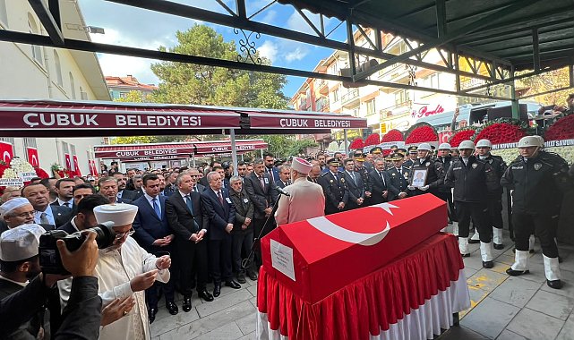 Uygulama noktasında şehit edilen polis memuru toprağa verildi