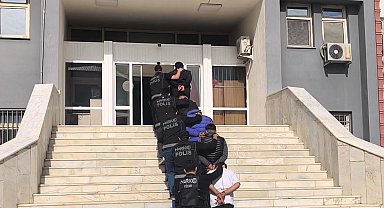 Uyuşturucu operasyonunda suçüstü yakalanan 5 şüpheli tutuklandı