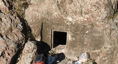 Van'da kaya mezarında kaçak kazı yapan 5 şüpheli suçüstü yakalandı