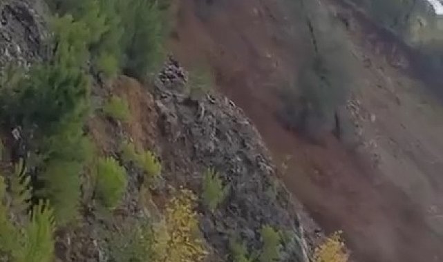 Yalova'da sağanak nedeniyle sel sularında mahsur kalan bekçi kepçeyle kurtarıldı