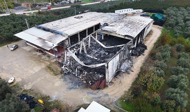 Yangında kullanılamaz hale gelen soğuk hava deposu dronla görüntülendi